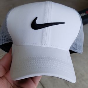 One size adjustable Nike Golf Hat